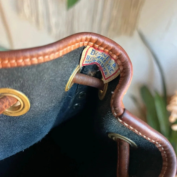 Dooney & Bourke Vintage Navy Blue Leather Drawstring Bucket Medium Crossbody Bag - Picture 16 of 16